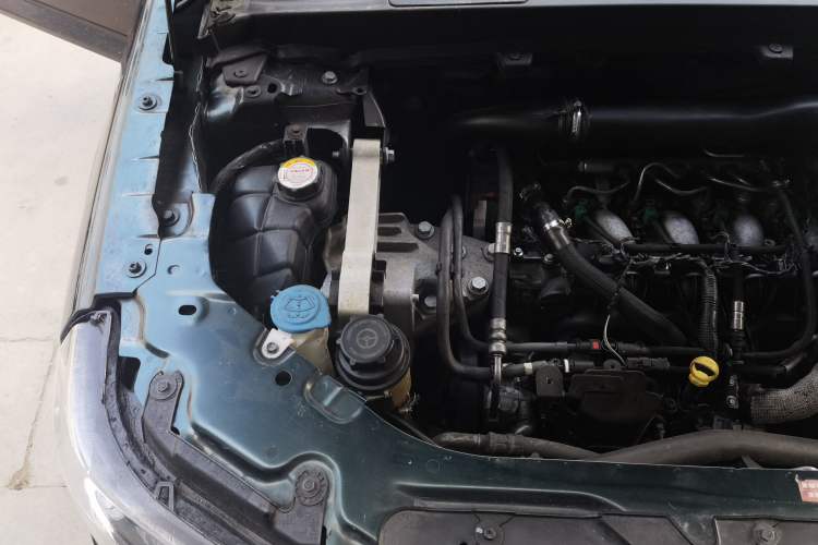 Used Land Rover Freelander 2 2013 2.2T SD4 SE Diesel Edition Engine Bay Right