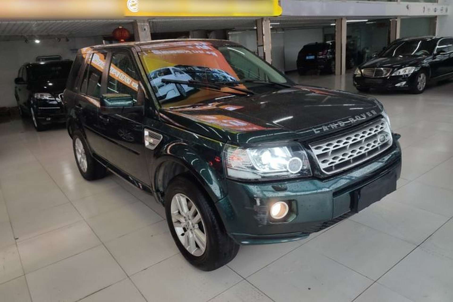 Used Land Rover Freelander 2 2013 2.0T Si4 SE Gasoline Edition Front Right 45 Deg