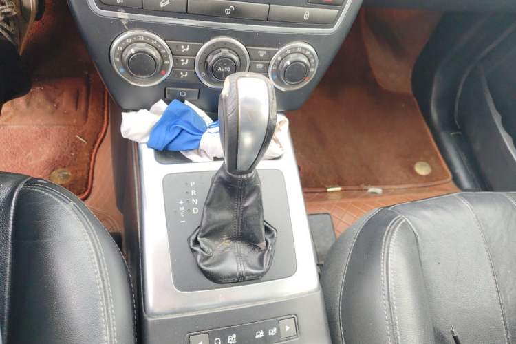 Used Land Rover Freelander 2 2013 2.2T SD4 SE Diesel Edition Gear Lever