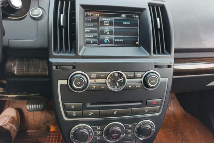 Used Land Rover Freelander 2 2013 2.0T Si4 SE Gasoline Edition Audio And AC Panel