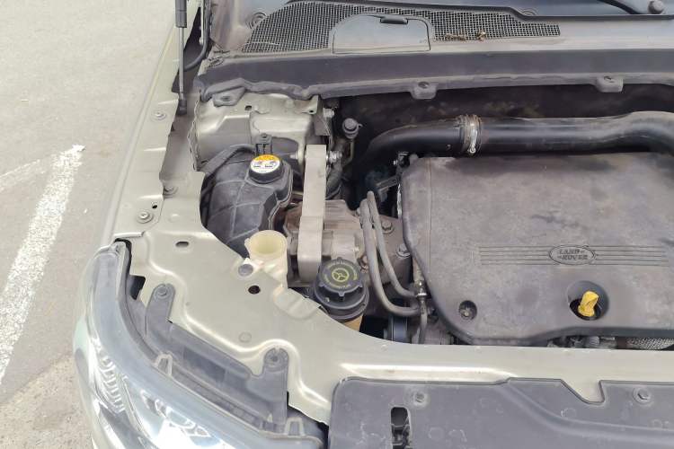 Used Land Rover Freelander 2 2013 2.2T SD4 SE Diesel Edition Engine Bay Right