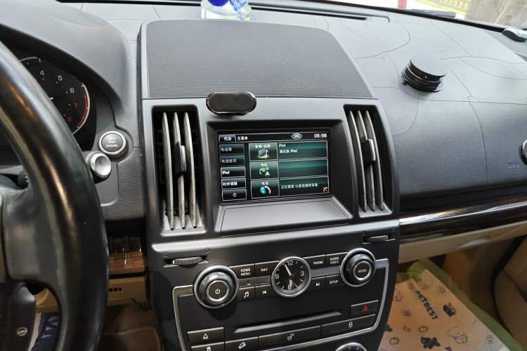 Used Land Rover Freelander 2 2013 2.0T Si4 SE Gasoline Edition Audio And AC Panel