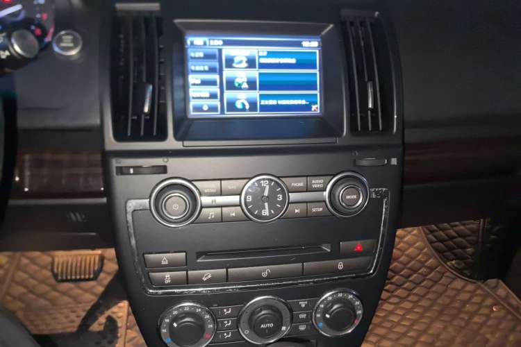 Used Land Rover Freelander 2 2013 2.0T Si4 SE Gasoline Edition Audio And AC Panel