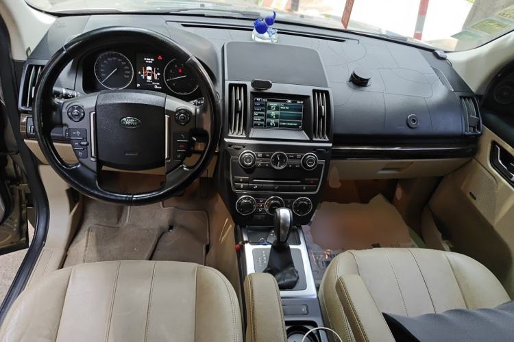 Used Land Rover Freelander 2 2013 2.0T Si4 SE Gasoline Edition Center Console