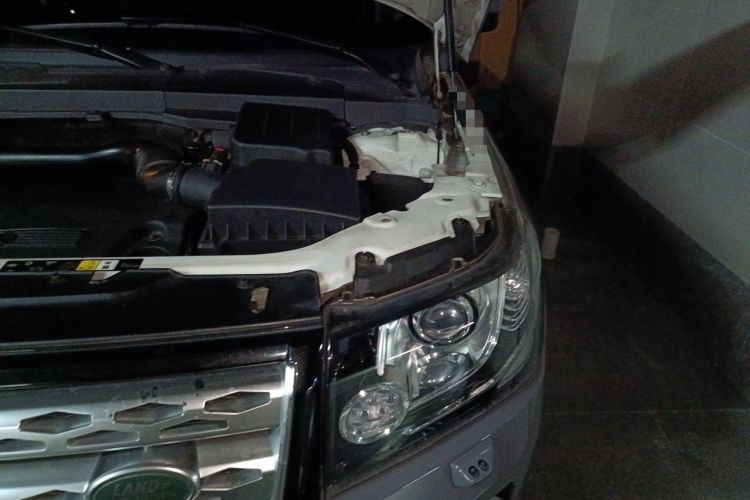 Used Land Rover Freelander 2 2013 2.2T SD4 SE Diesel Edition Engine Bay Left