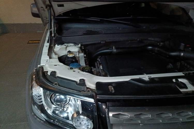 Used Land Rover Freelander 2 2013 2.2T SD4 SE Diesel Edition Engine Bay Right