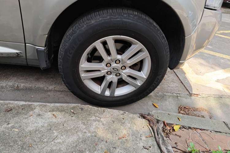 Used Land Rover Freelander 2 2013 2.0T Si4 SE Gasoline Edition Right Front Wheel Hub