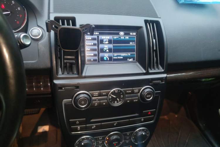 Used Land Rover Freelander 2 2013 2.0T Si4 SE Gasoline Edition Audio And AC Panel