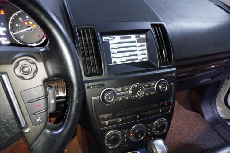 Used Land Rover Freelander 2 2013 2.0T Si4 SE Gasoline Edition Audio And AC Panel