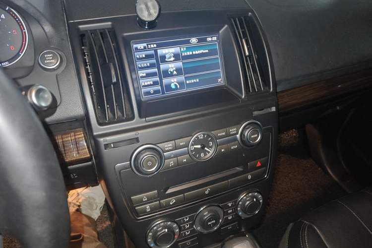Used Land Rover Freelander 2 2013 2.2T SD4 Xuedong Limited Edition Audio And AC Panel