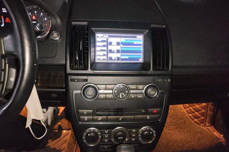 Used Land Rover Freelander 2 2013 2.0T Si4 SE Gasoline Edition Audio And AC Panel