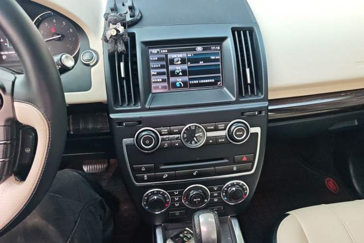 Used Land Rover Freelander 2 2013 2.0T Si4 SE Gasoline Edition Audio And AC Panel