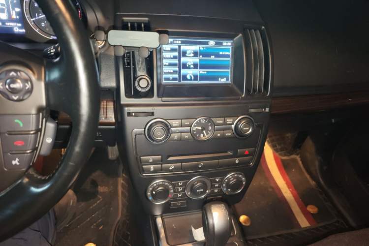 Used Land Rover Freelander 2 2013 2.0T Si4 SE Gasoline Edition Audio And AC Panel
