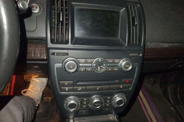 Used Land Rover Freelander 2 2013 2.2T SD4 SE Diesel Edition Audio And AC Panel