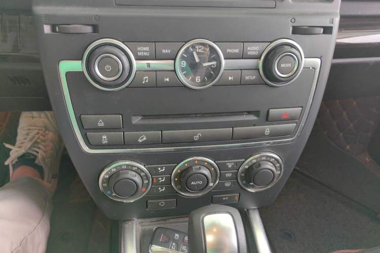 Used Land Rover Freelander 2 2013 2.0T Si4 SE Gasoline Edition Audio And AC Panel