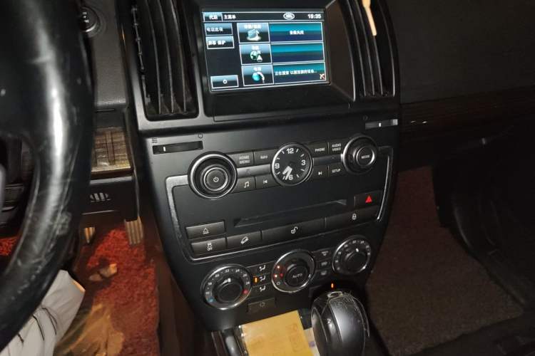 Used Land Rover Freelander 2 2013 2.0T Si4 SE Gasoline Edition Audio And AC Panel