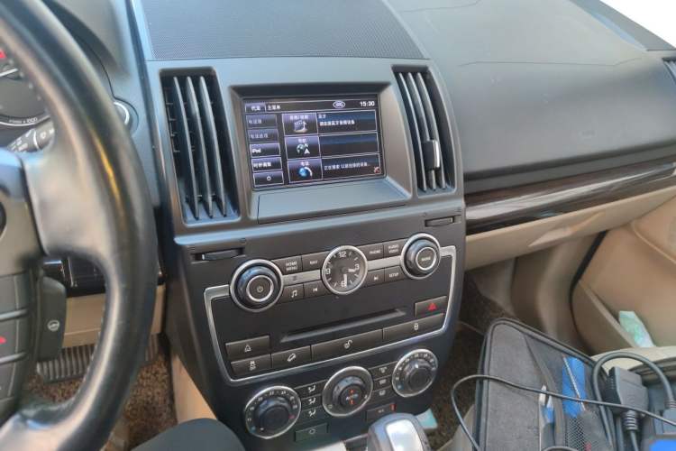 Used Land Rover Freelander 2 2013 2.0T Si4 SE Gasoline Edition Audio And AC Panel