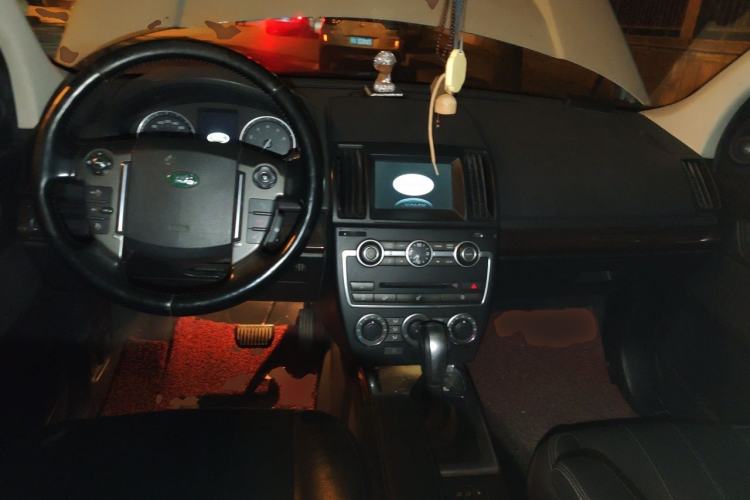 Used Land Rover Freelander 2 2013 2.0T Si4 SE Gasoline Edition Center Console