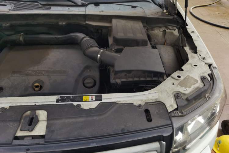 Used Land Rover Freelander 2 2013 2.2T SD4 SE Diesel Edition Engine Bay Left