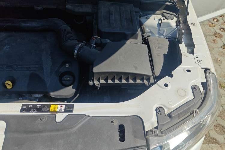 Used Land Rover Freelander 2 2013 2.2T SD4 S Diesel Version Engine Bay Left