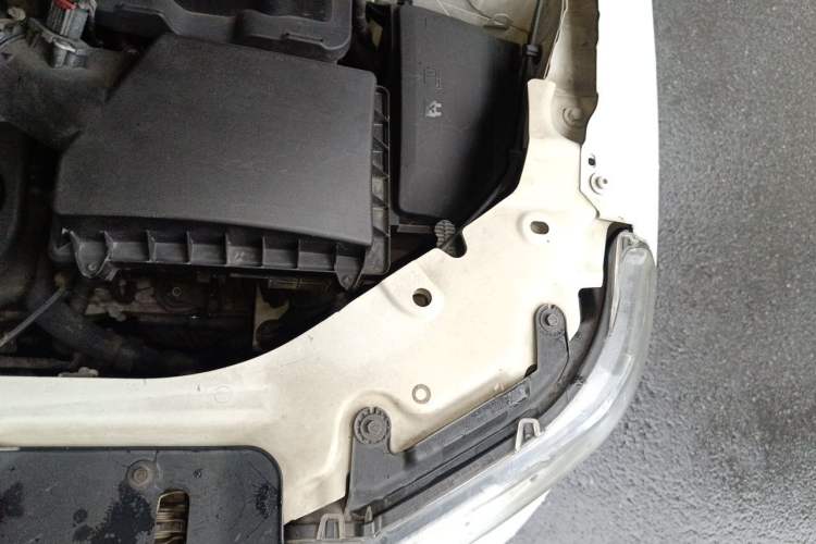 Used Land Rover Freelander 2 2013 2.2T SD4 SE Diesel Edition Engine Bay Left
