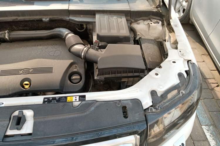 Used Land Rover Freelander 2 2013 2.2T SD4 SE Diesel Edition Engine Bay Left