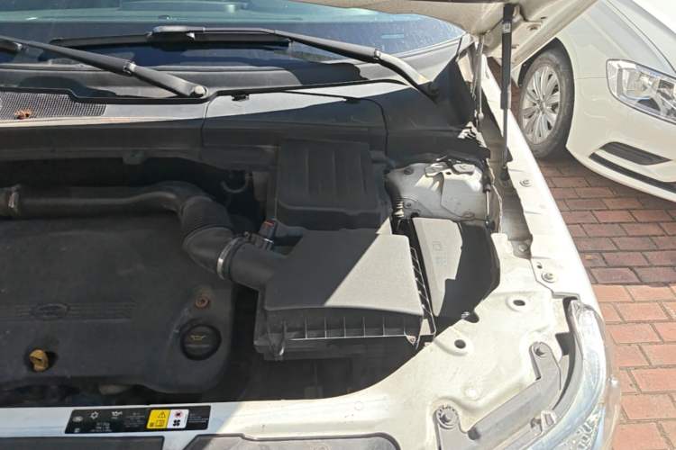 Used Land Rover Freelander 2 2013 2.2T SD4 SE Diesel Edition Engine Bay Left