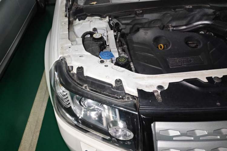 Used Land Rover Freelander 2 2013 2.0T Si4 HSE Gasoline Version Engine Bay Right