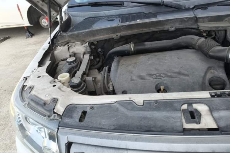 Used Land Rover Freelander 2 2013 2.2T SD4 S Diesel Version Engine Bay Right
