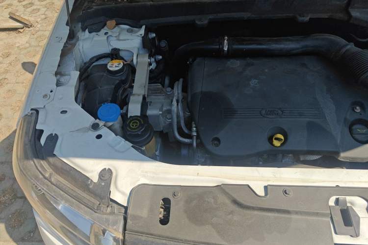 Used Land Rover Freelander 2 2013 2.2T SD4 S Diesel Version Engine Bay Right