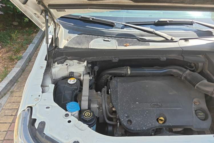 Used Land Rover Freelander 2 2013 2.2T SD4 SE Diesel Edition Engine Bay Right