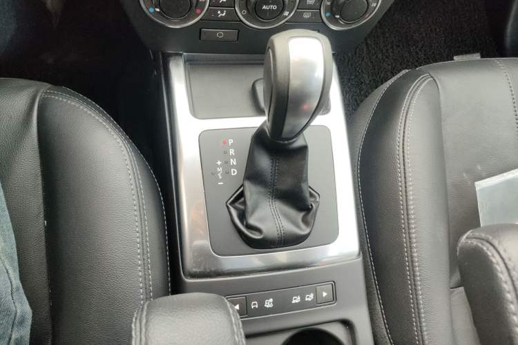 Used Land Rover Freelander 2 2013 2.0T Si4 Dynamic Limited Edition Gear Lever