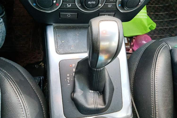 Used Land Rover Freelander 2 2013 2.2T SD4 SE Diesel Edition Gear Lever