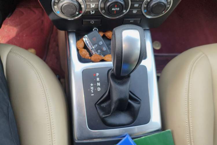 Used Land Rover Freelander 2 2013 2.2T SD4 SE Diesel Edition Gear Lever