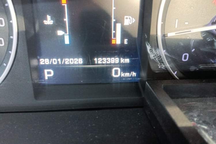 Used Land Rover Freelander 2 2013 2.2T SD4 SE Diesel Edition Odometer Close Up