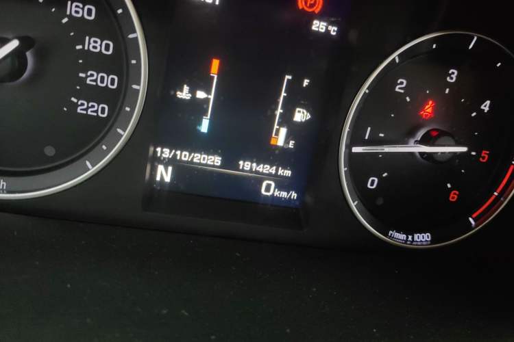 Used Land Rover Freelander 2 2013 2.2T SD4 SE Diesel Edition Odometer Close Up