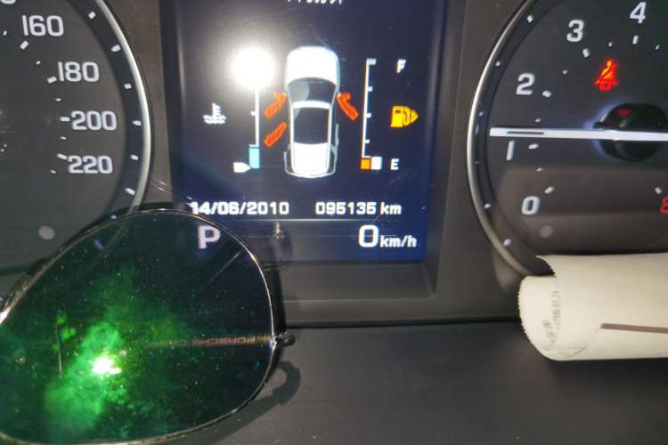 Used Land Rover Freelander 2 2013 2.0T Si4 SE Gasoline Edition Odometer Close Up