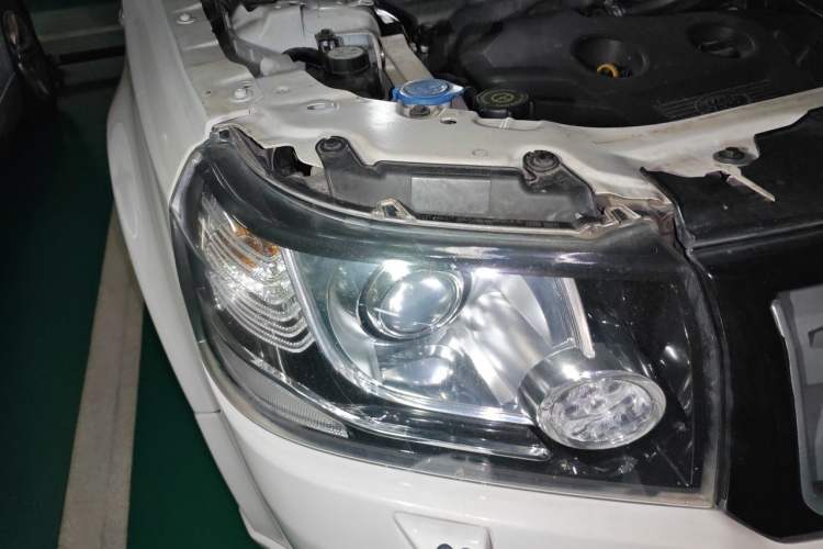 Used Land Rover Freelander 2 2013 2.0T Si4 HSE Gasoline Version Right Front Headlight