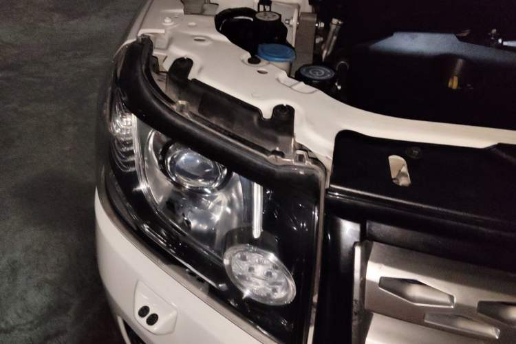 Used Land Rover Freelander 2 2013 2.0T Si4 SE Gasoline Edition Right Front Headlight