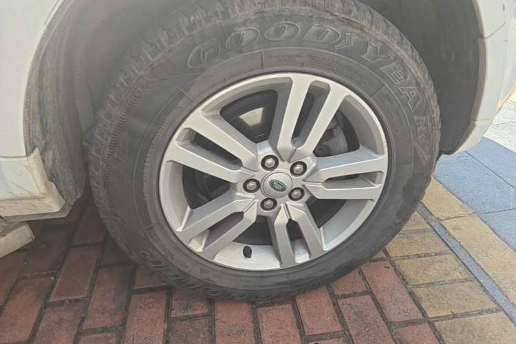 Used Land Rover Freelander 2 2013 2.2T SD4 SE Diesel Edition Right Front Wheel Hub