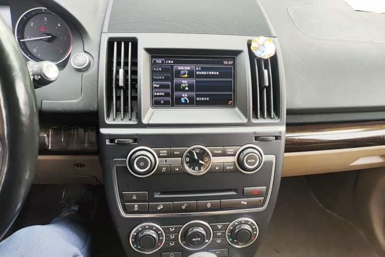 Used Land Rover Freelander 2 2014 2.2T SD4 SE Diesel Edition Audio And AC Panel