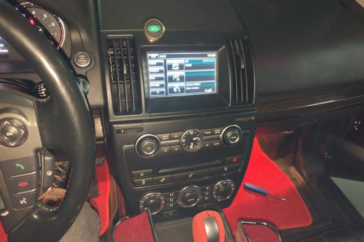 Used Land Rover Freelander 2 2014 2.0T Si4 SE Gasoline Version Audio And AC Panel
