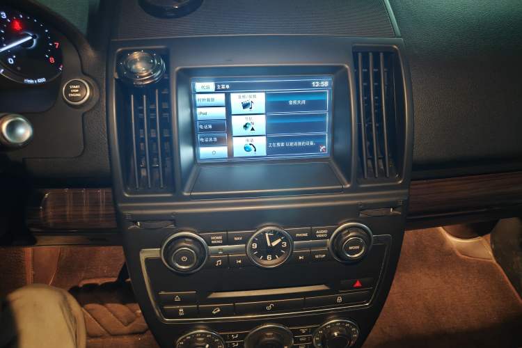 Used Land Rover Freelander 2 2014 2.0T Si4 SE Gasoline Version Audio And AC Panel