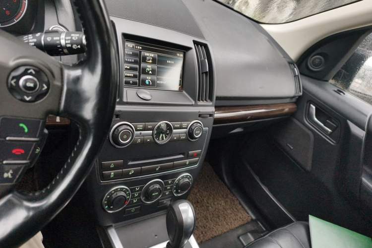 Used Land Rover Freelander 2 2014 2.2T SD4 SE Diesel Edition Audio And AC Panel