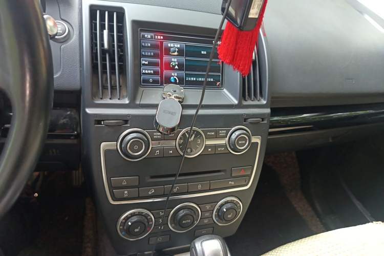Used Land Rover Freelander 2 2014 2.0T Si4 HSE Gasoline Edition Audio And AC Panel