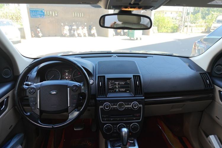 Used Land Rover Freelander 2 2014 2.0T Si4 SE Gasoline Version Center Console