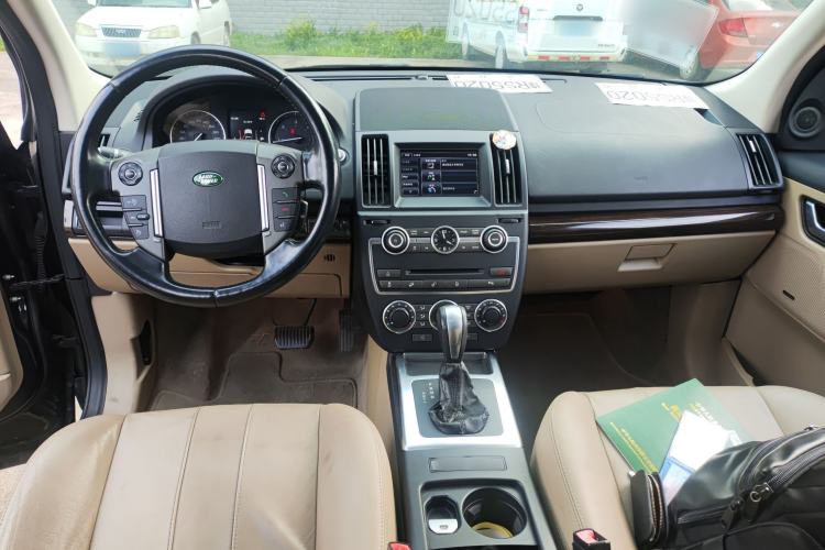 Used Land Rover Freelander 2 2014 2.2T SD4 SE Diesel Edition Center Console