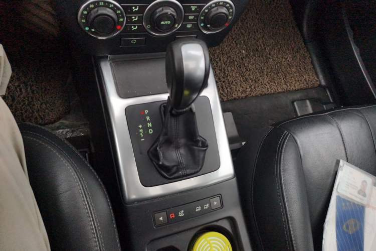 Used Land Rover Freelander 2 2014 2.2T SD4 SE Diesel Edition Gear Lever