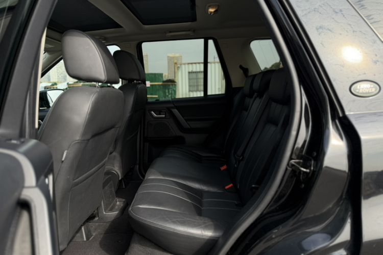 Used Land Rover Freelander 2 2014 2.2T SD4 SE Diesel Edition Interior 8