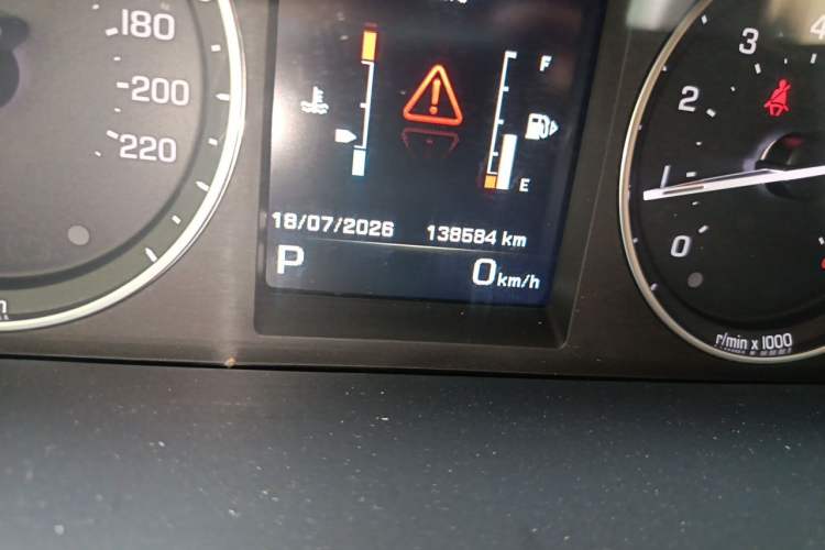 Used Land Rover Freelander 2 2014 2.0T Si4 HSE Gasoline Edition Odometer Close Up